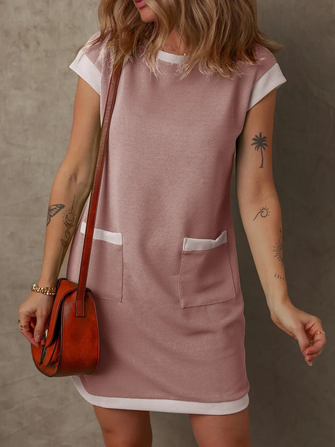 CD | Rochie mini cu decolteu rotund și mâneci lungi