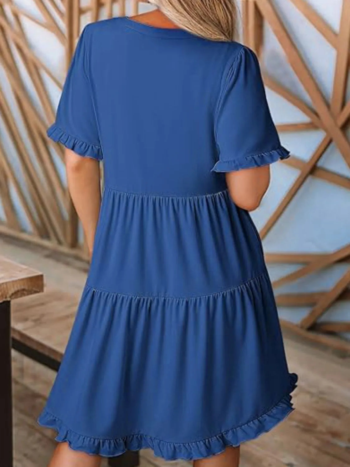 CD | Mini rochie cu mânecă scurtă și crestătură