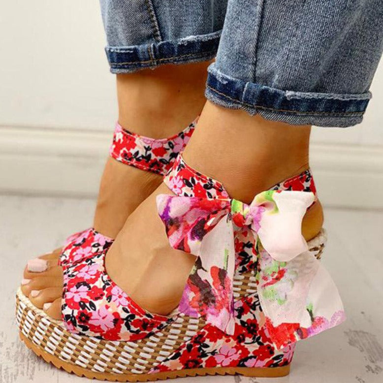 CD | | Sandale cu toc wedge și model floral