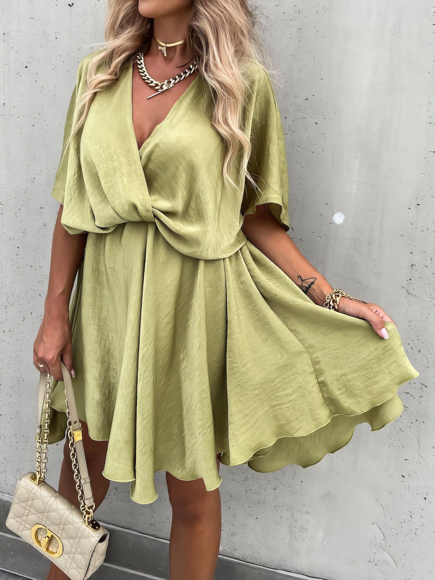 CD | Rochie mini cu mânecă scurtă, cu decolteu în V, lejeră