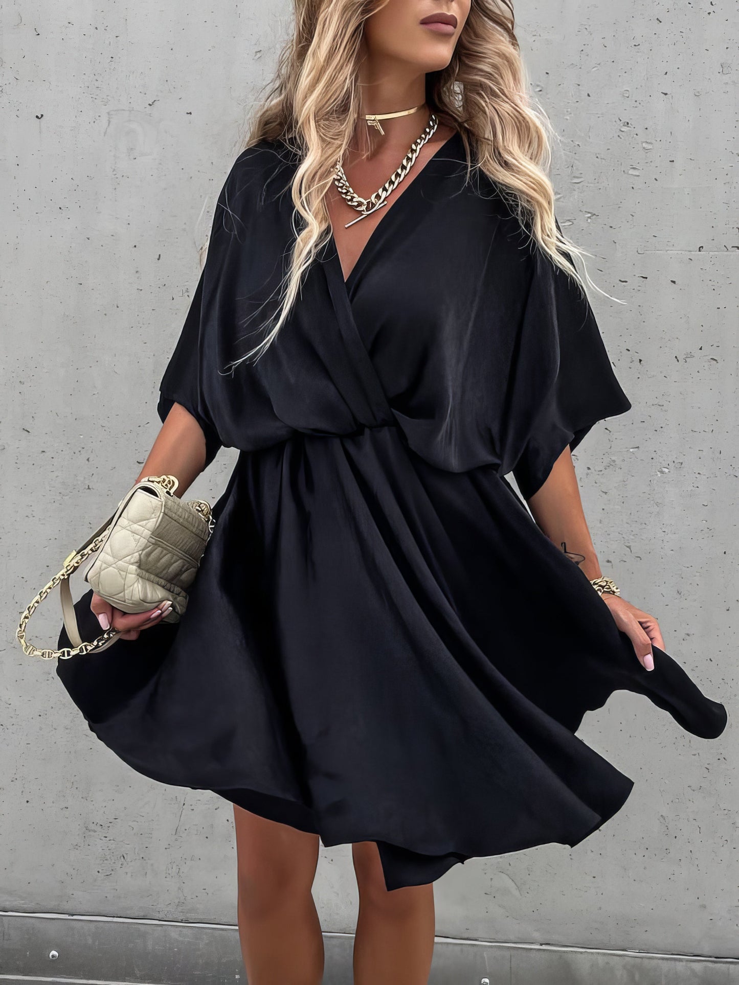 CD | Rochie mini cu mânecă scurtă, cu decolteu în V, lejeră