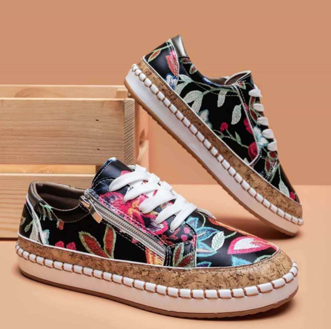 CD | - Pantofi casual pentru femei cu șireturi și imprimeu block color