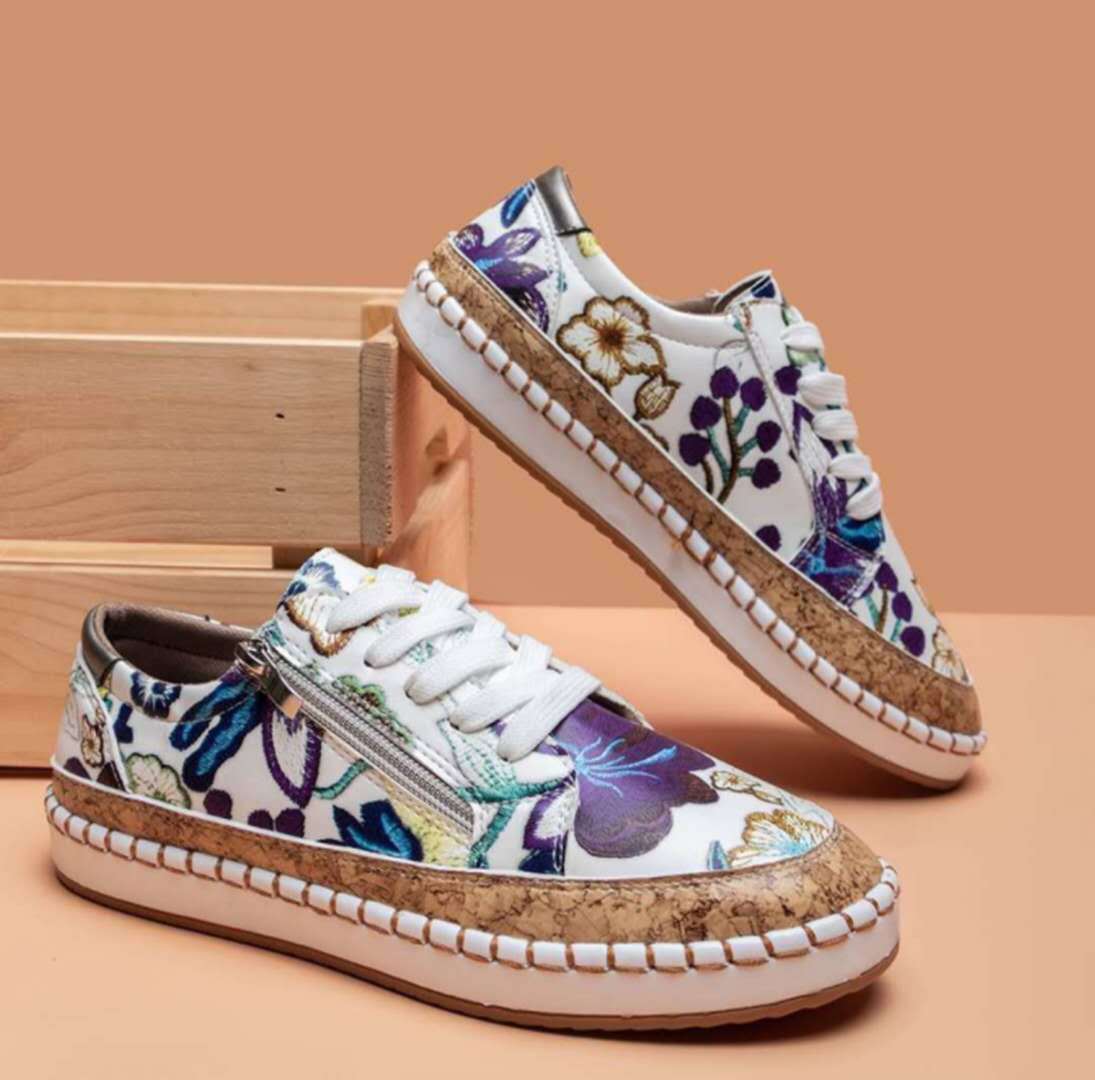CD | - Pantofi casual pentru femei cu șireturi și imprimeu block color