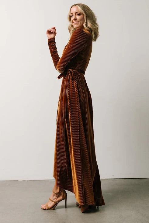 CD | Maroon Rochie maxi cu mânecă lungă din catifea cu nervuri