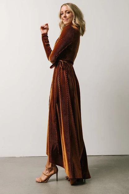 CD | Maroon Rochie maxi cu mânecă lungă din catifea cu nervuri