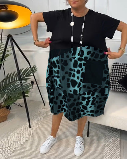 CD - Rochie cu mâneci scurte cu model și decolteu rotund