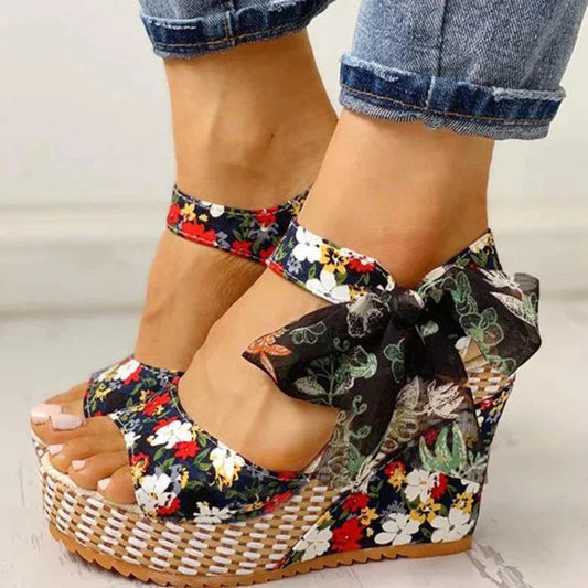CD | | Sandale cu toc wedge și model floral