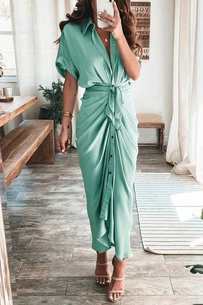 CD | Rochie frumoasă din satin cu nasturi și voal