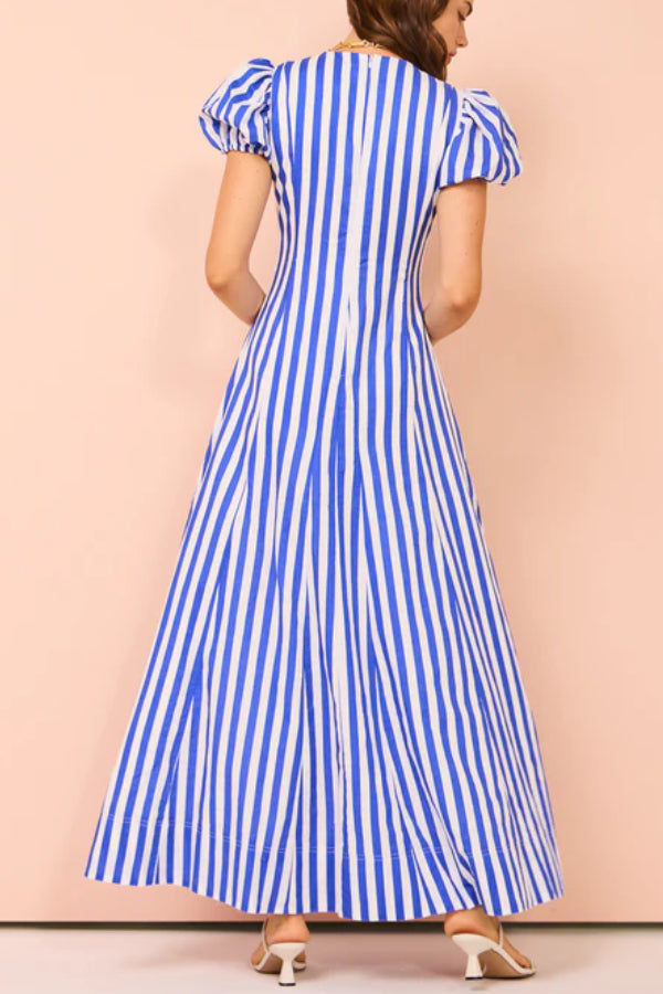 CD | Oferă-ți o rochie maxi cu dungi atemporale, cu mâneci bufante și buzunare ondulate